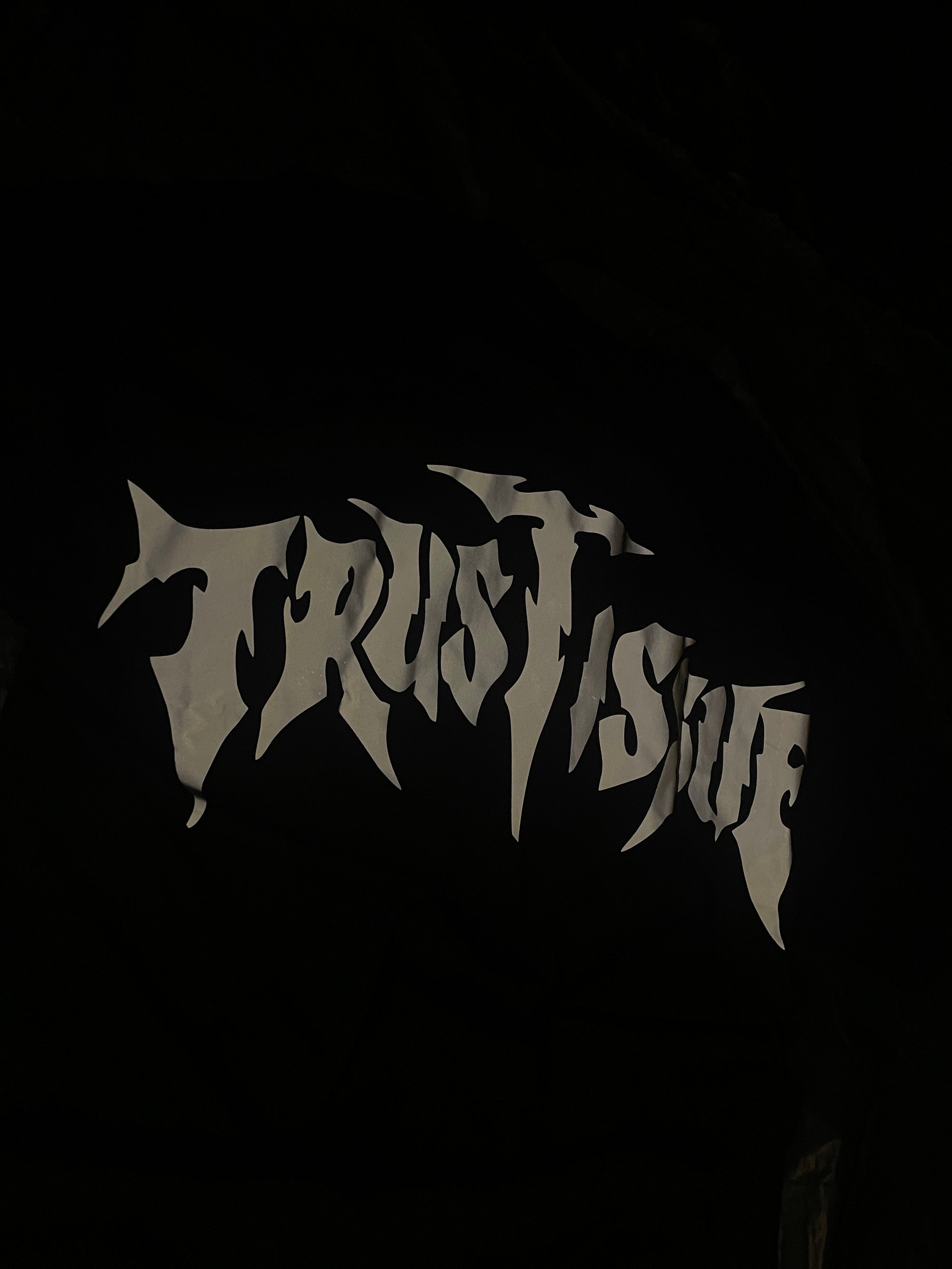 TRUST ISSUE OVERSIZED TEE