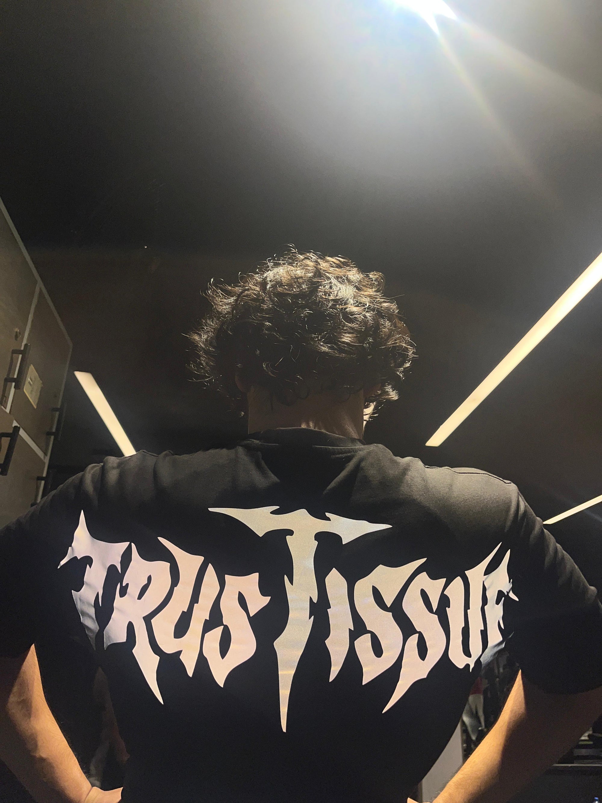 TRUST ISSUE OVERSIZED TEE